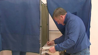 О реализации избирательных прав петербуржцев расскажут на «горячей линии» омбудсмена Александра Шишлова