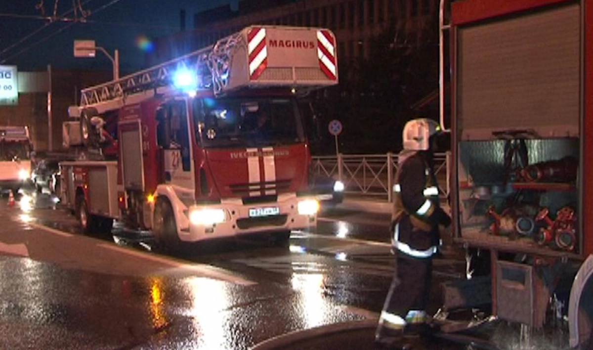 Спасатели за полчаса потушили пожар в электрощитовой на Почтамтской улице - tvspb.ru