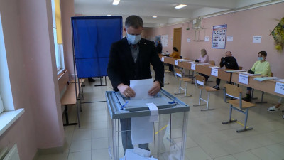 В Петербурге свой выбор на голосовании сделали Павел Крупник и Юрий Глухарев