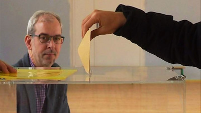 В Петербурге выбирают президента Франции