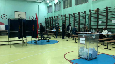 В помещении для УИК № 556 обвалилась штукатурка, участок перевели в соседнее помещение