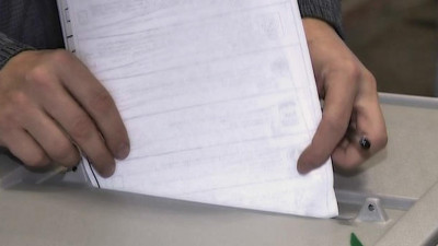 Первые данные экзит-полов: Зеленский значительно опережает Порошенко