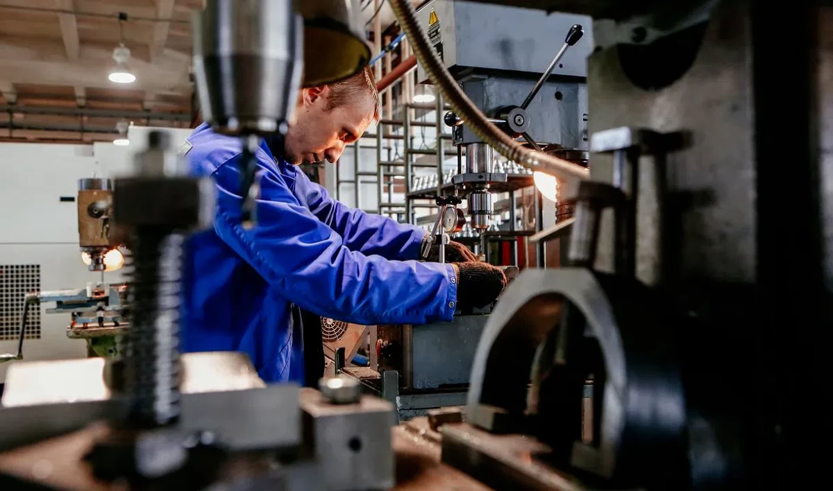 Не будем зависеть от импорта: в Петербурге запустили производство гидроцилиндров - tvspb.ru