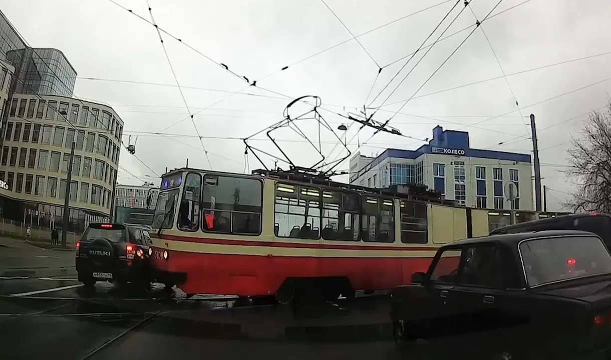трамвай площадь мужества. 1577 трамвай. трамвай 48. трамвай площадь мужества. трамвай на площади мужества.