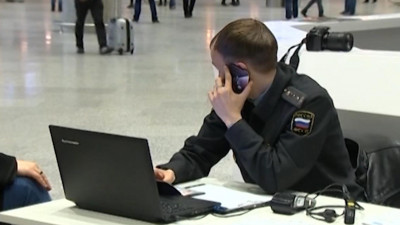 Почти 100 тысяч петербуржцев не могут выехать за границу из-за долгов