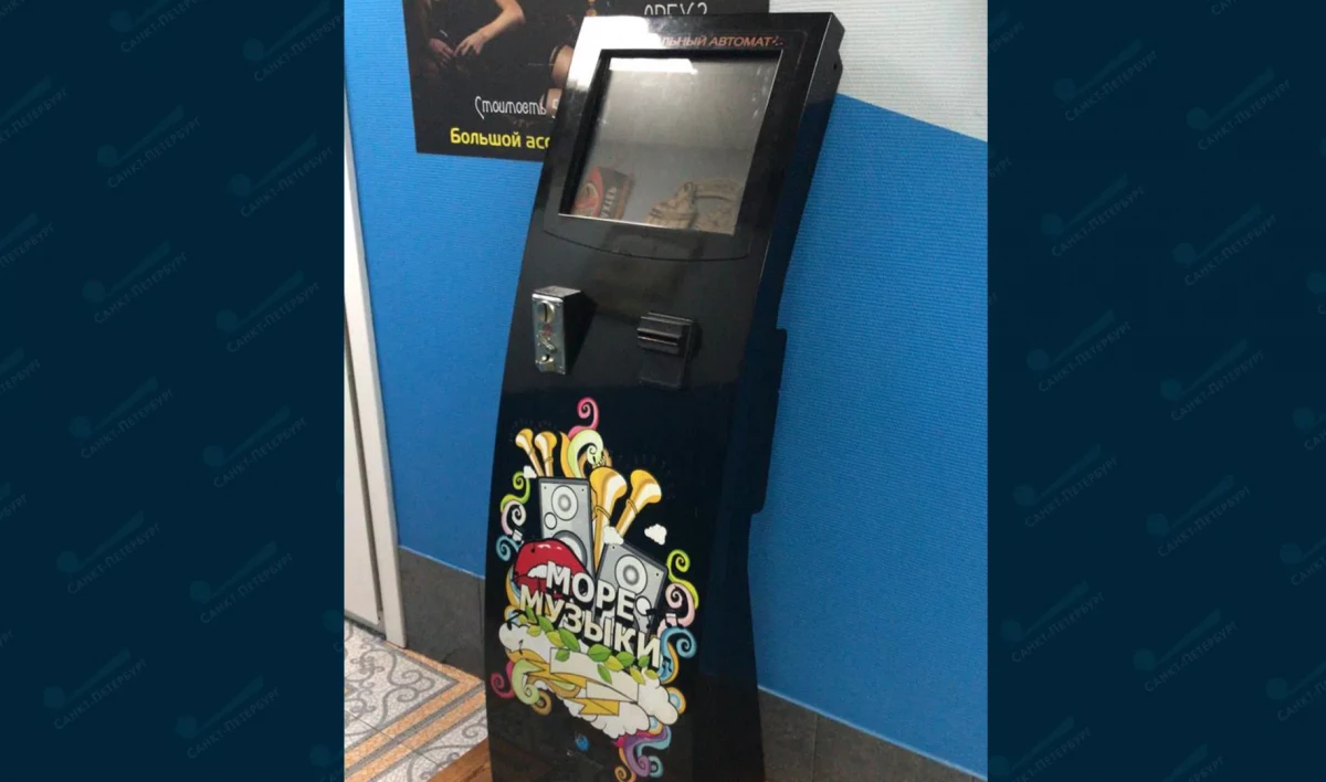 Двое пьяных мужчин вынесли караоке-автомат из бани на проспекте Энгельса - tvspb.ru