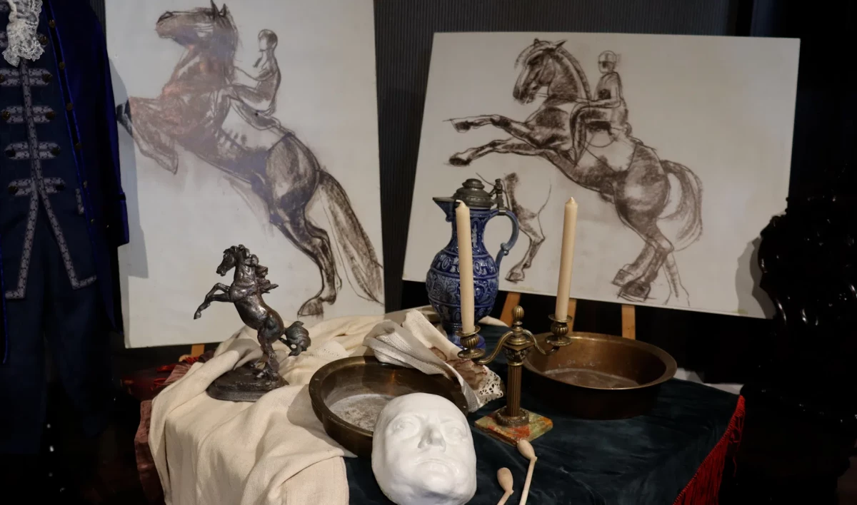 Петербуржцы могут бесплатно посетить выставку «Медный всадник» в здании «Ленфильма» - tvspb.ru