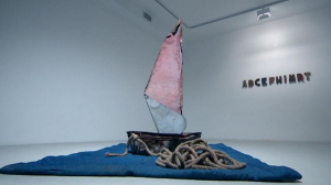 Инсталляции из ведер и половых тряпок. Новый проект художника Хаима Сокола «Значит, нашего появления на земле ожидали»