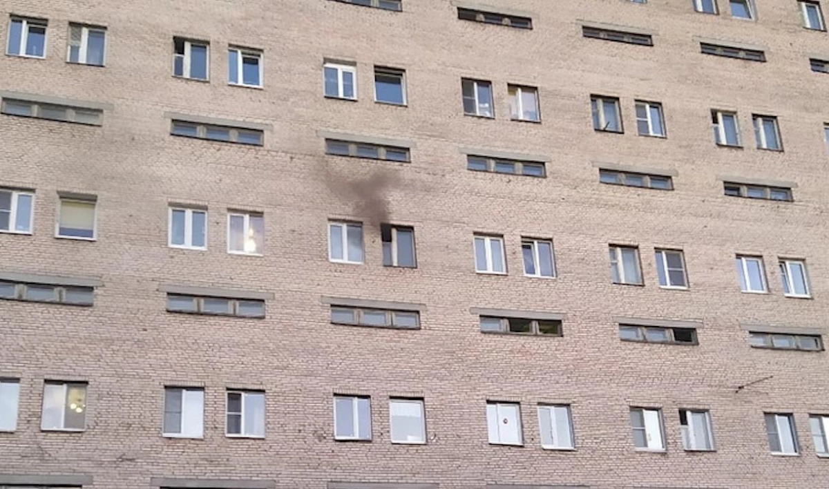 Спасатели за полчаса потушили пожар в квартире на улице Маршала Тухачевского - tvspb.ru