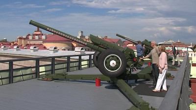 Полуденный выстрел из пушки Петропавловской крепости посвятили 40-летию Олимпиады-80