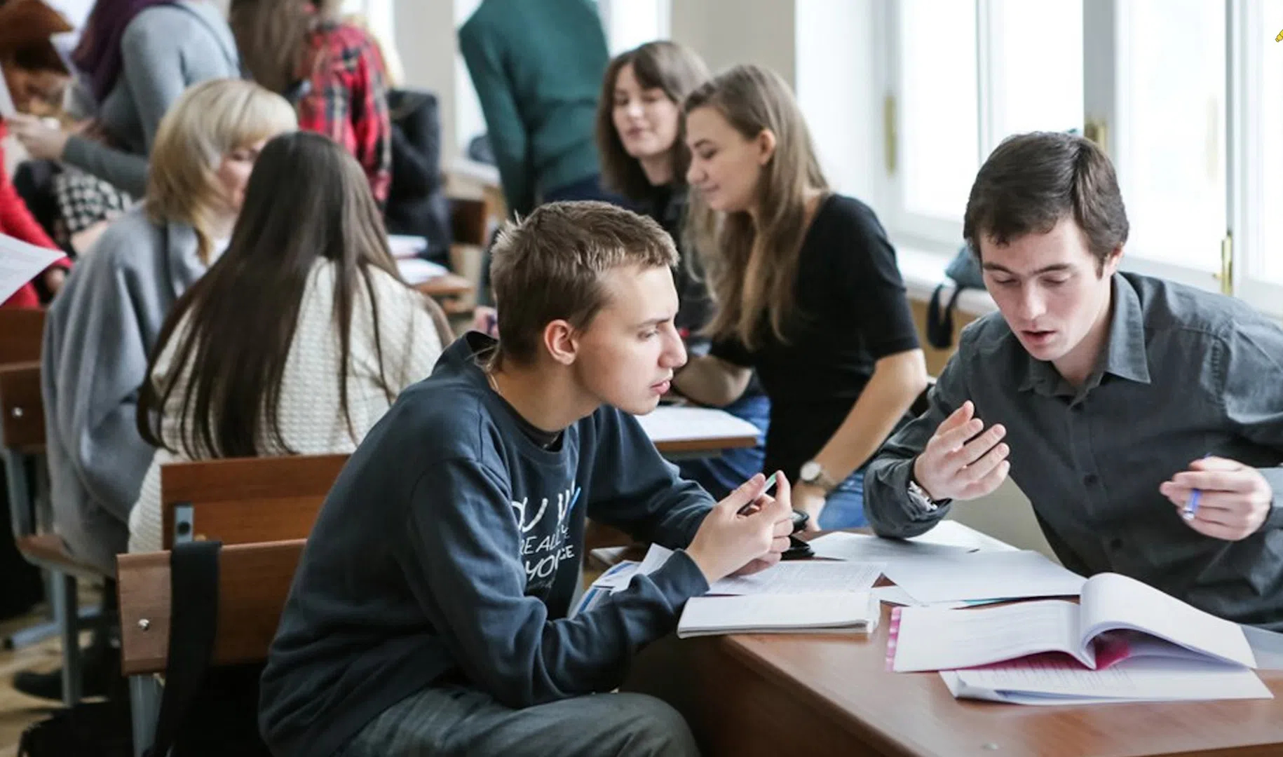 Вуз предлагает. Страх поступать в колледж. Можно ли учиться сразу в двух вузах. Роман учителя и ученика. Интерес к петербургским вузам вырос в этом году.