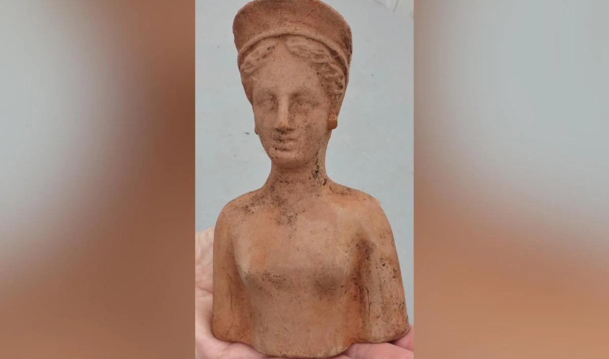 Петербургские археологи нашли в Анапе античные статуэтки Персефоны возрастом более двух тысяч лет - tvspb.ru