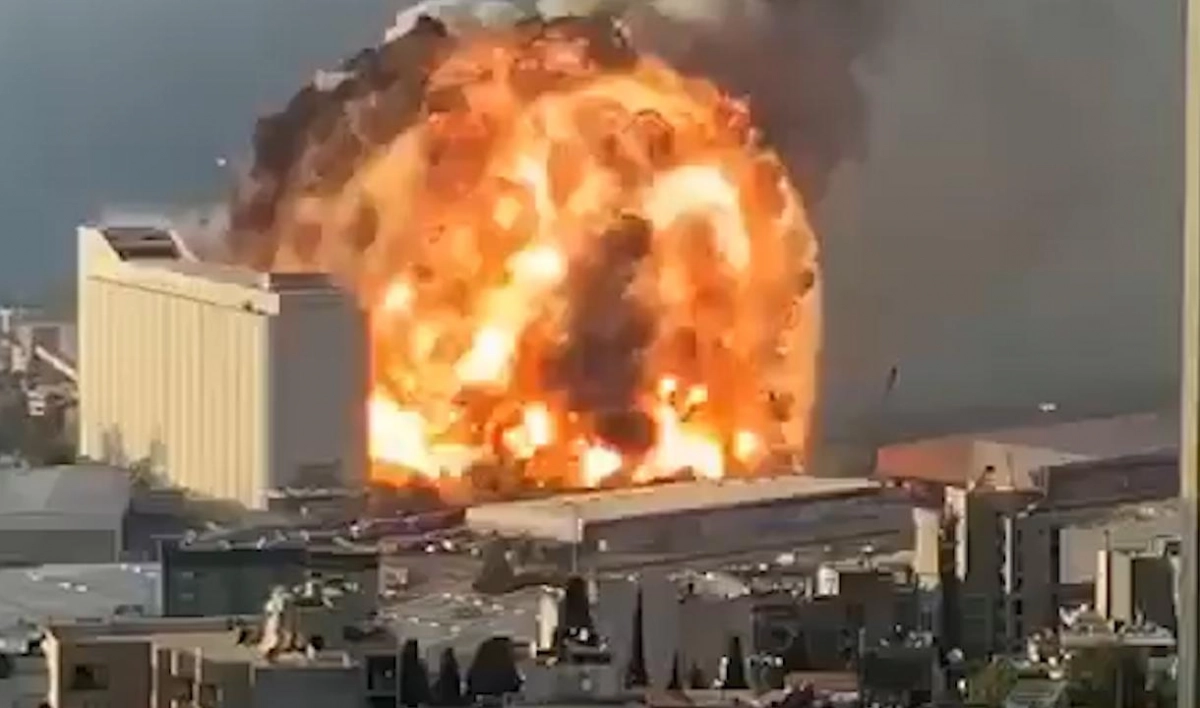 Житель Ливана рассказал о последствиях мощнейшего взрыва в Бейруте - tvspb.ru