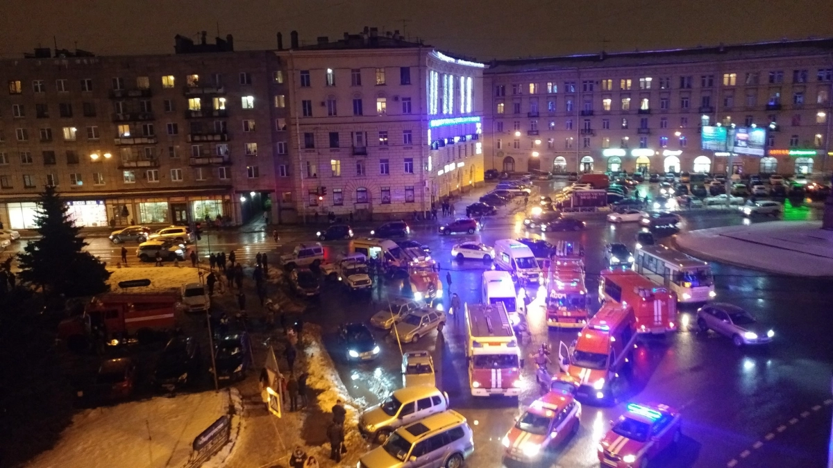После взрыва в супермаркете на Кондратьевском проспекте образовалась пробка - tvspb.ru
