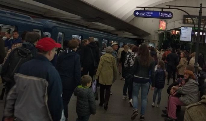 Закрыто движение на участке метро от «Петроградской» до «Парнаса» - tvspb.ru