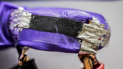 Ученые изобрели салфетку, которая следит за здоровьем