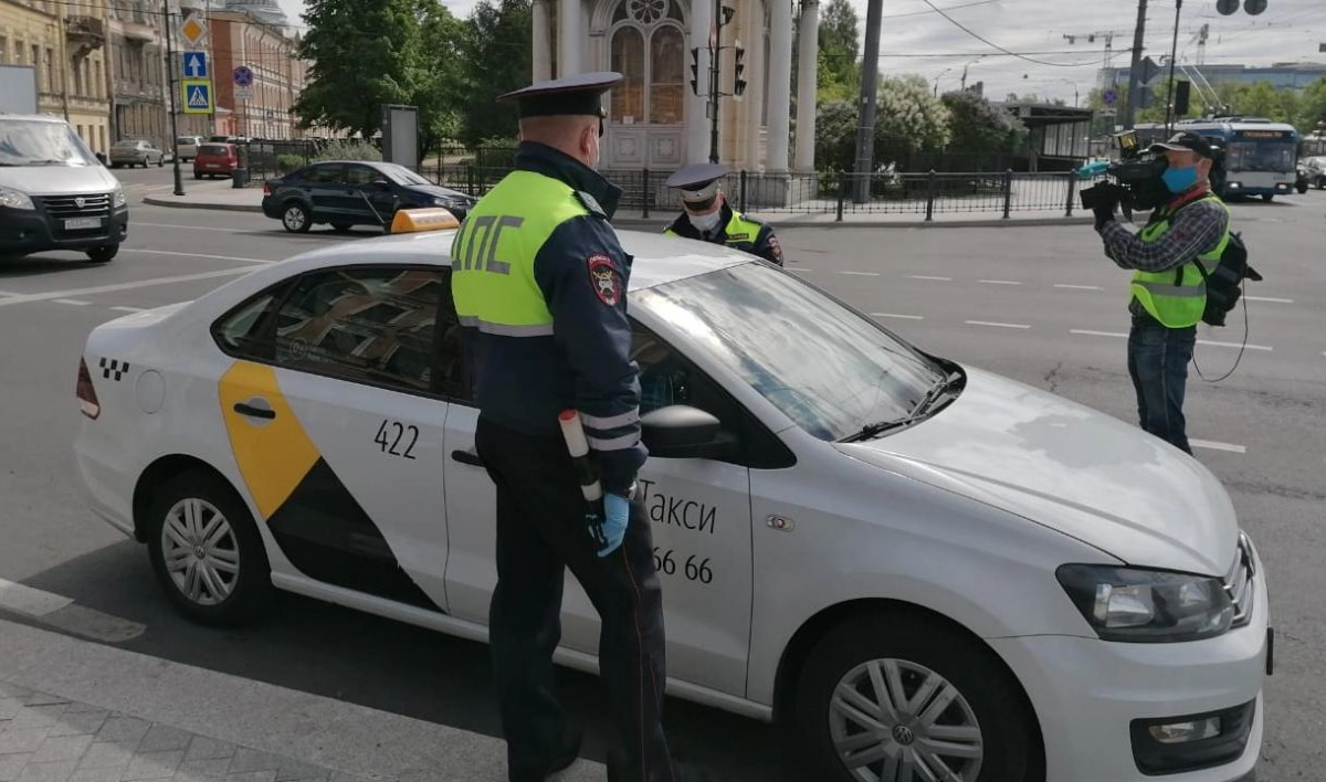 В Петербурге ловят таксистов-нарушителей - tvspb.ru