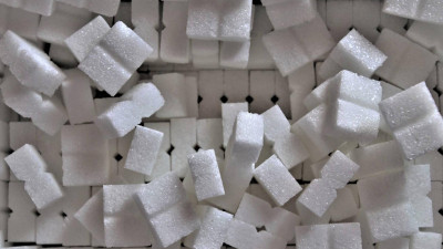 Стало известно, на сколько подешевеют сахар и масло