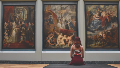 Предметы искусства, виски и женские сумки: какие инвестиции могут принести дополнительный доход