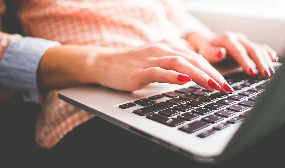 У женщин и пожилых людей более высокий уровень антител после перенесенного COVID-19 - tvspb.ru