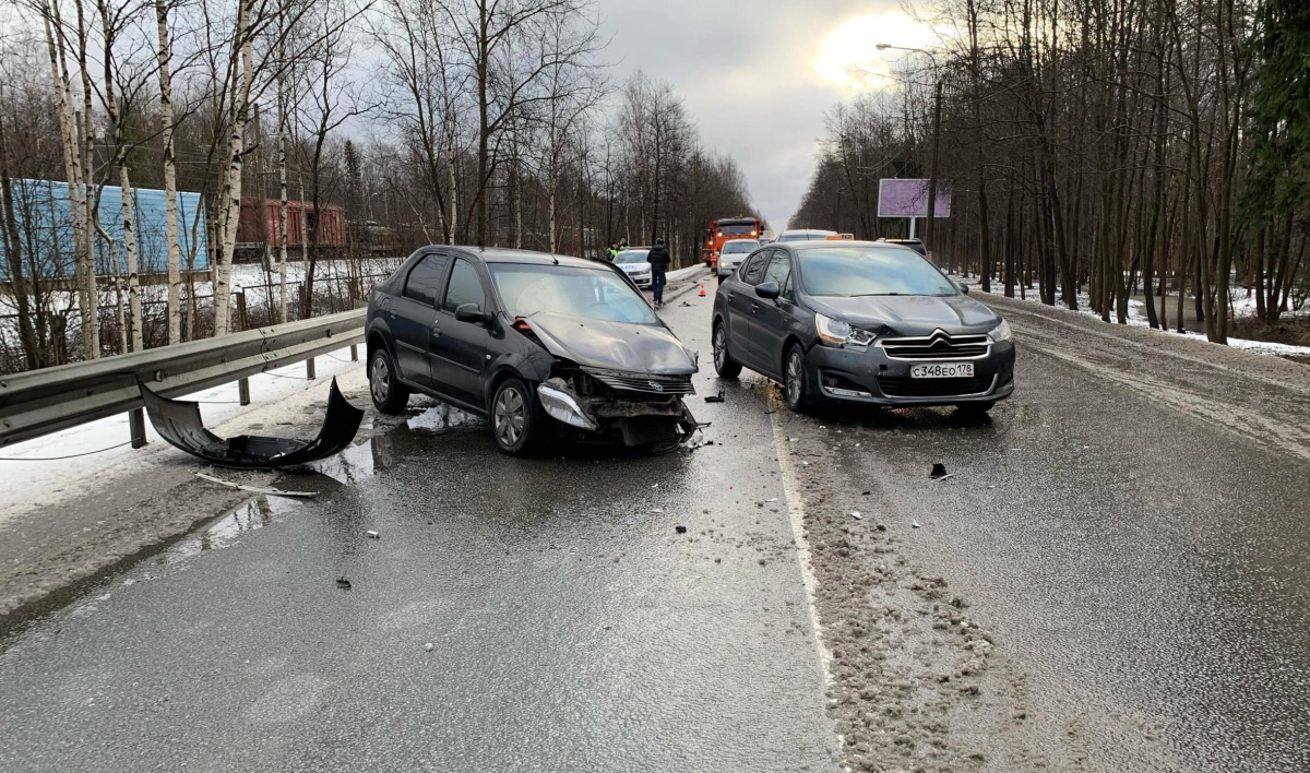 Массовая авария произошла в Репино - tvspb.ru