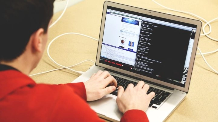 Facebook выплатила петербургскому хакеру рекордный гонорар за найденную уязвимость - tvspb.ru