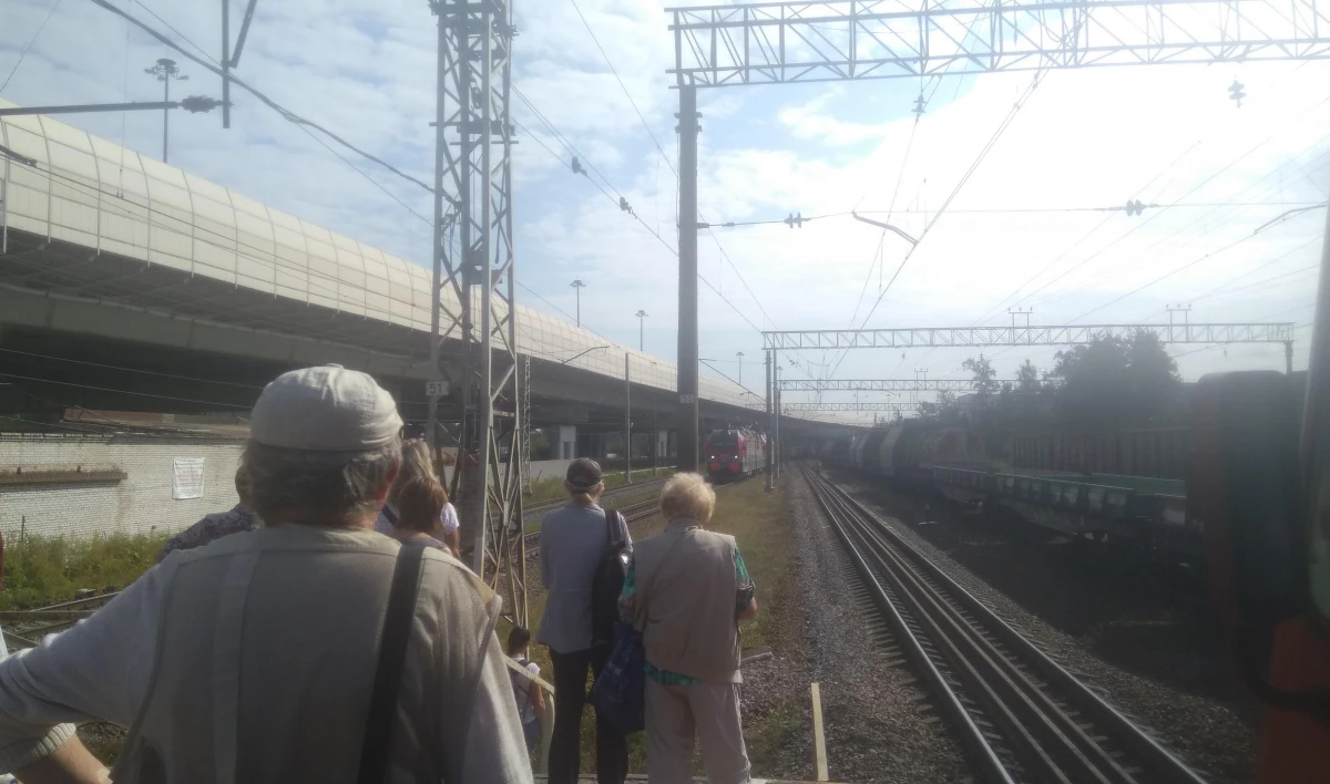 На Ржевке товарный поезд перекрыл движение из Петербурга - tvspb.ru