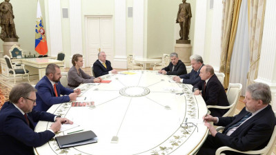 Путин призвал кандидатов, баллотировавшихся в президенты, к конструктивной работе