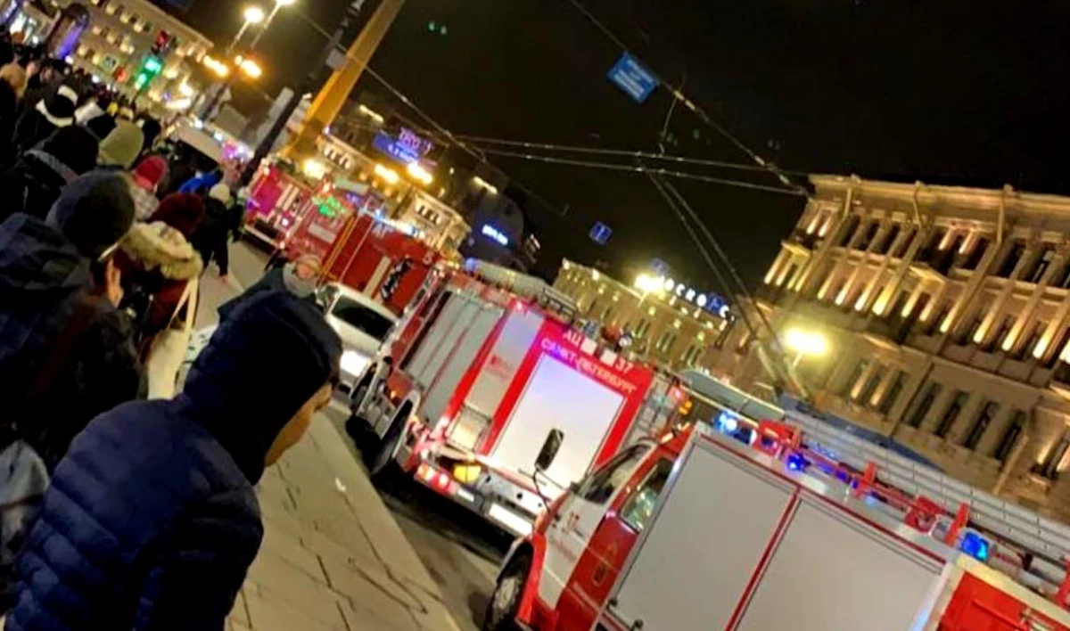 Ложный вызов о минировании собрал 6 пожарных машин у метро «Площадь Восстания» - tvspb.ru