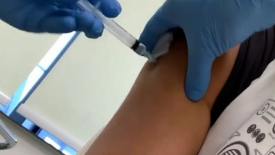 Ягудин показал, как вакцинировался от COVID