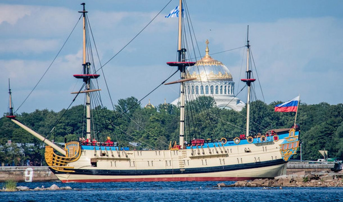 Корабль «Полтава» отшвартуется на Английской набережной во вторник - tvspb.ru