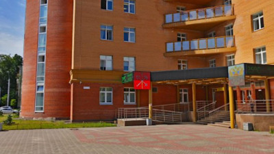 Поликлинику на улице Ленсовета переоборудуют в стационар для больных с COVID-19