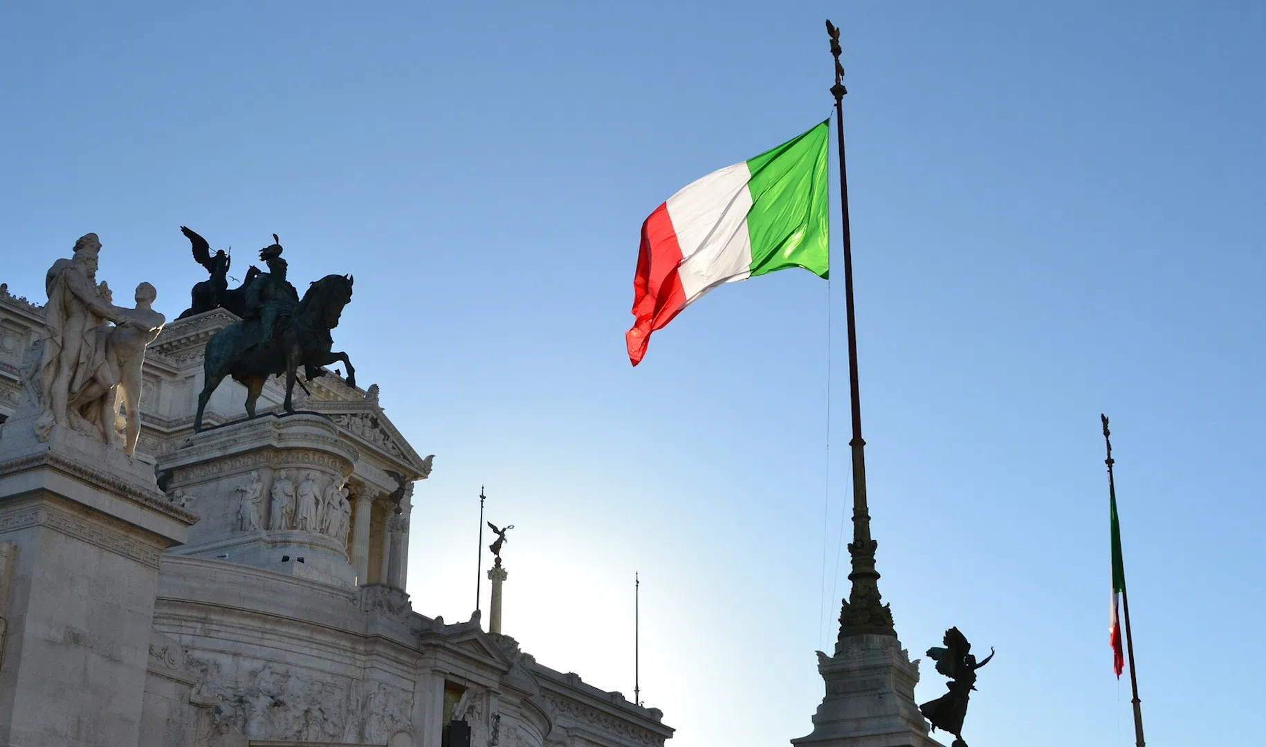 Италия разрешила въезд туристам, привитым непризнанными в ЕС вакцинами от COVID-19