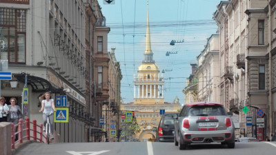 Евгений Елин объяснил, почему Петербург не снимает все ограничения по коронавирусу вслед за Москвой