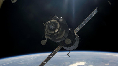 Рогозин поздравил главу NASA с успешной стыковкой Crew Dragon к МКС