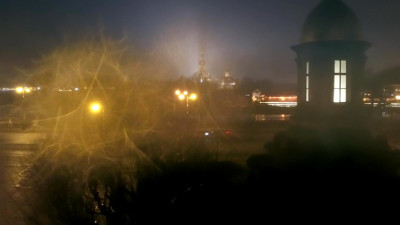Дождь запутался в тумане. Спрятанный под пеленой Петербург