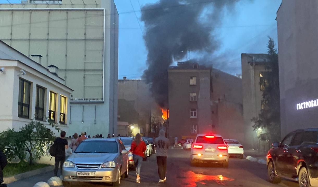 Пожар в жилом доме на Васильевском острове ликвидирован | Телеканал  Санкт-Петербург