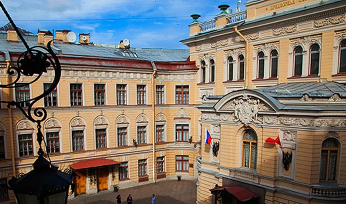 В открытых окнах Капеллы каждое воскресенье в полдень будут появляться музыканты - tvspb.ru