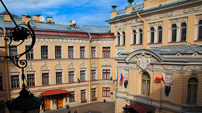 В открытых окнах Капеллы каждое воскресенье в полдень будут появляться музыканты