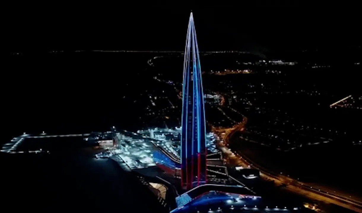 Башня лахта центр санкт-петербург ночью. Почему сегодня лахта светится. Почему сегодня лахта светится. Лахта центр санкт-петербург небоскреб. Башня лахта центр санкт-петербург.