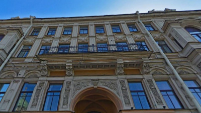 Торги за здание бывших железнодорожных касс напротив Казанского собора длились 9 часов