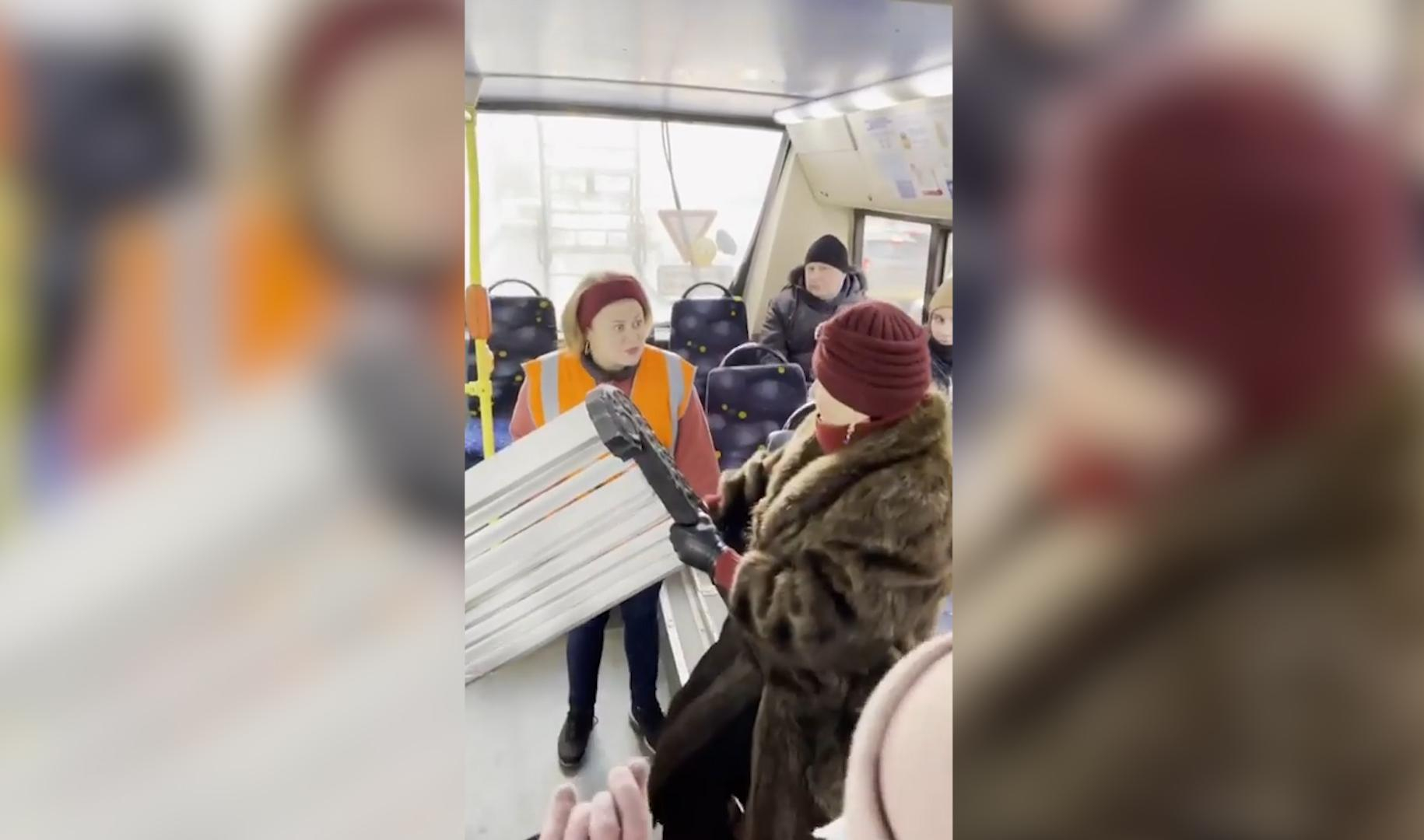 В питере женщина не уступила скорой