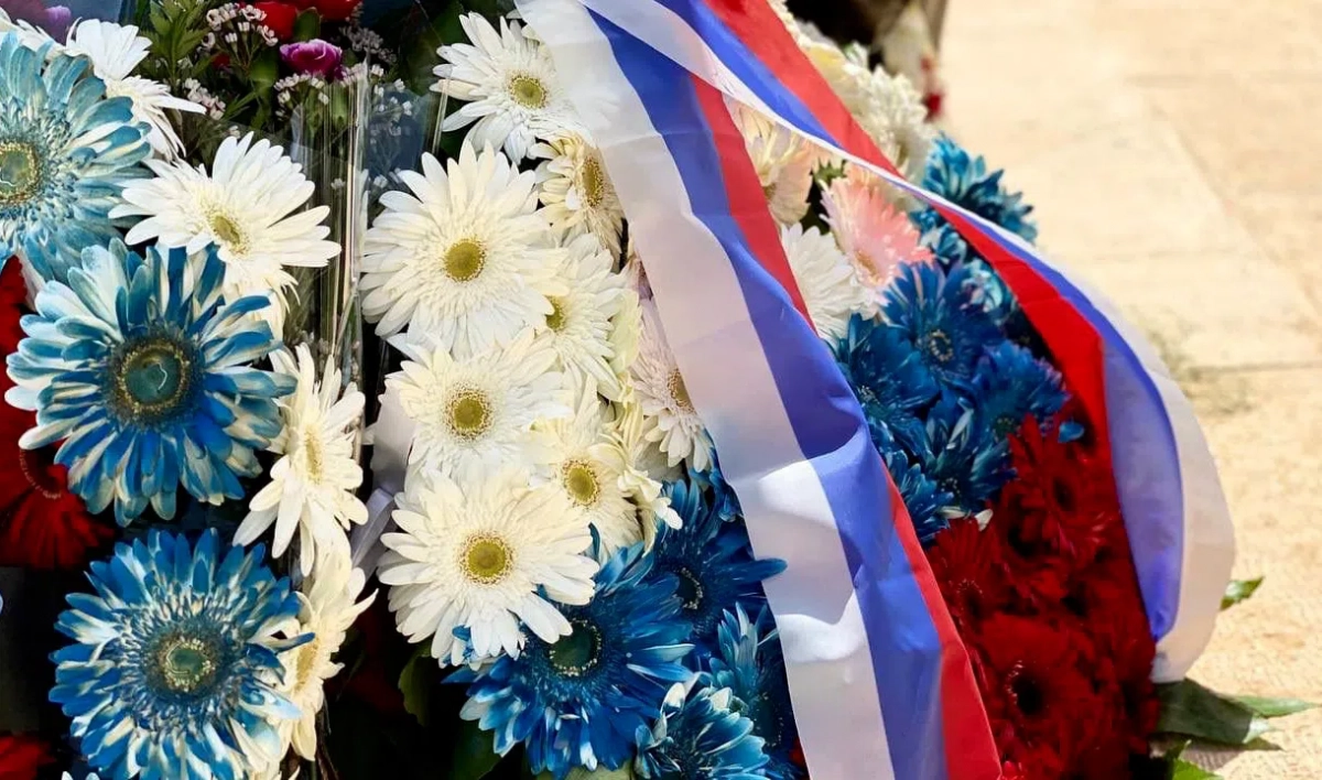 В Иерусалиме возложили цветы к монументу «Свеча памяти» - tvspb.ru