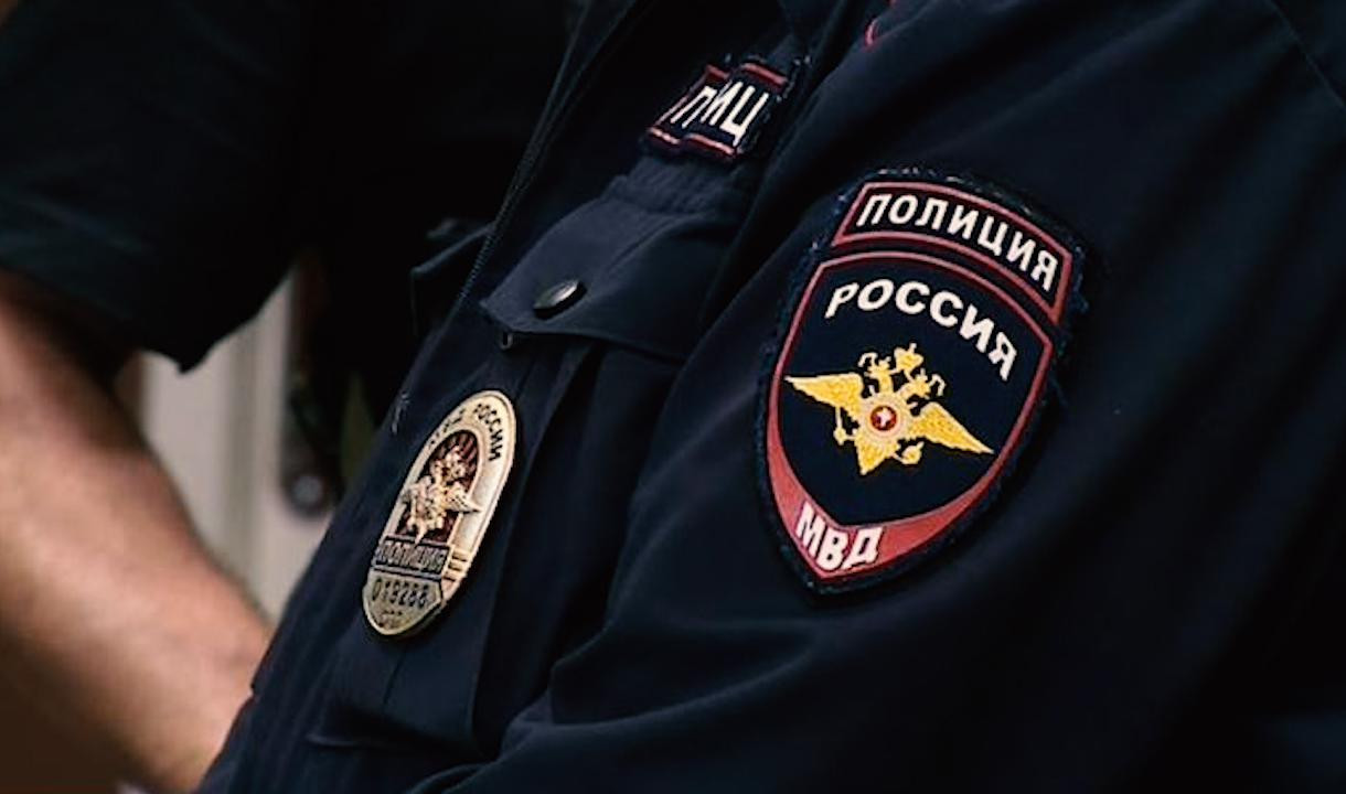 Двух студенток из Петербурга задержали в Пскове с 170 свертками наркотиков в машине