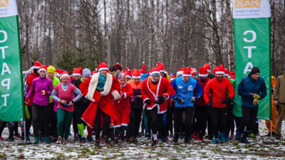 В Петербурге Деды Морозы устроили забег