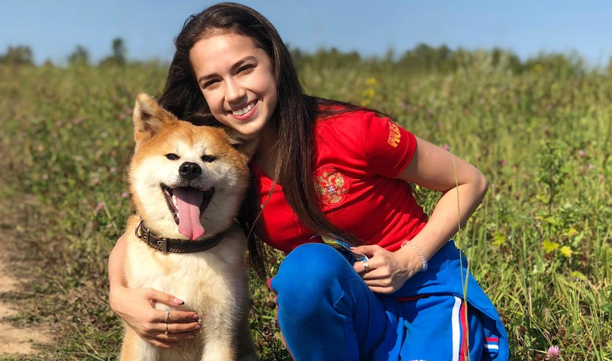 Загитова научила свою собаку прыжку из фигурного катания - tvspb.ru
