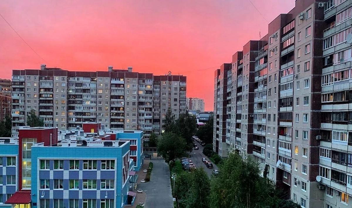 Огненно-красный закат стал завершением штормового дня в Петербурге - tvspb.ru