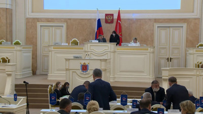 ЗакС утвердил корректировки бюджета на 2021 год, доходы увеличены на 151 млрд рублей