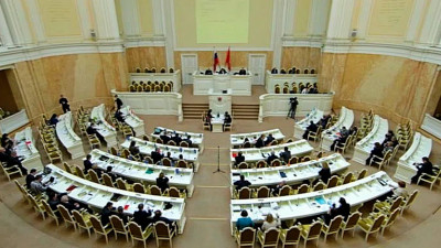 ЗакС определил, какие должности в Петербурге не могут занимать лица с иностранным гражданством