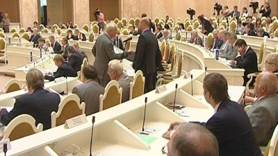 На заседании ЗакСа обсудят здравоохранение, образование и организацию местного самоуправления